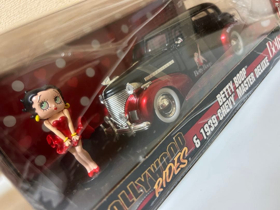 ベティブープBettyBoop1939 Chevy Master Deluxe Amazon | 1:24 Hollywood Rides 1939 CHEVY MASTER DELUXE W/BETTY