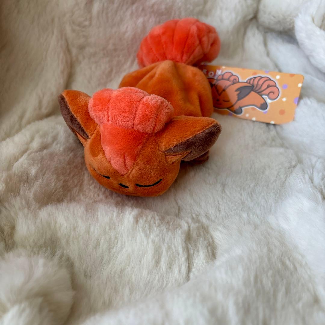 ポケモンセンター　ロコン　くったりぬいぐるみ　おねむりver ポケモンセンター ロコン くったりぬいぐるみ おねむりver