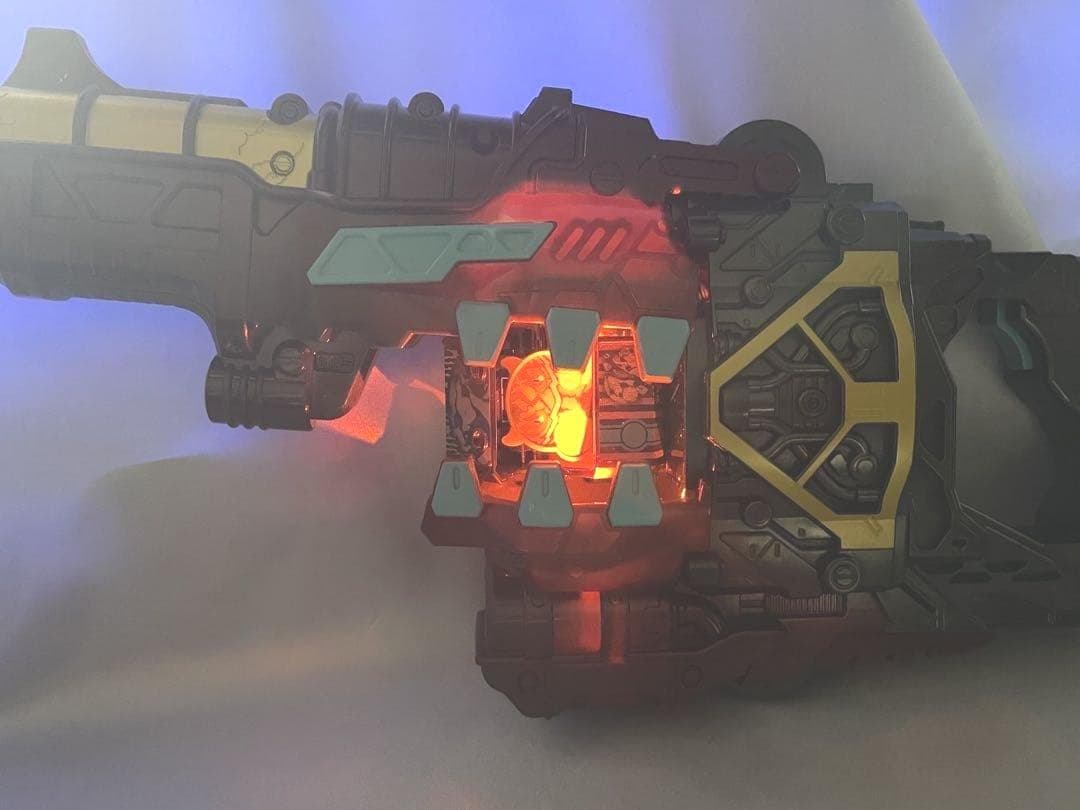 仮面ライダーガヴ　DX変身銃ベイクマグナム　重塗装＆発光改造＆音量アップ