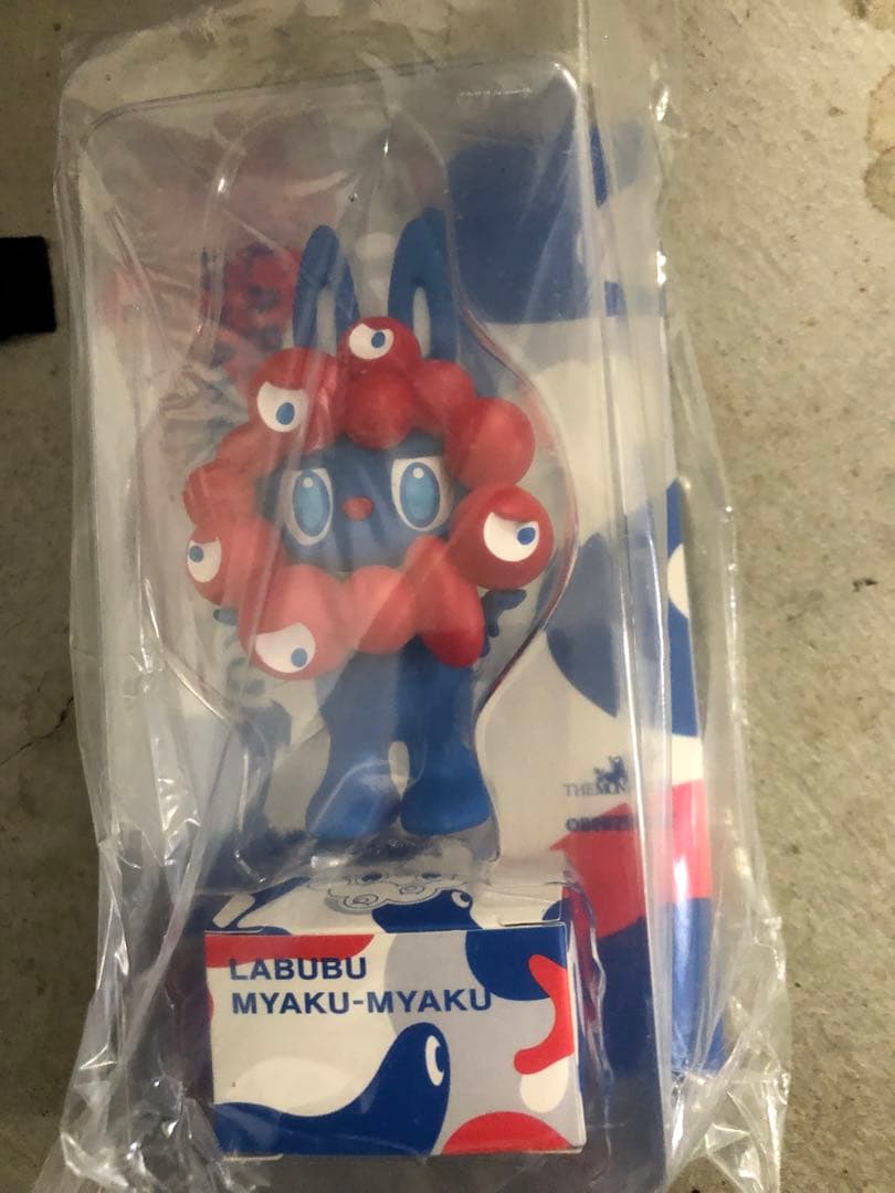 LABUBU MYAKU-MYAKU フィギュア　ミャクミャク　ラブブ　万博