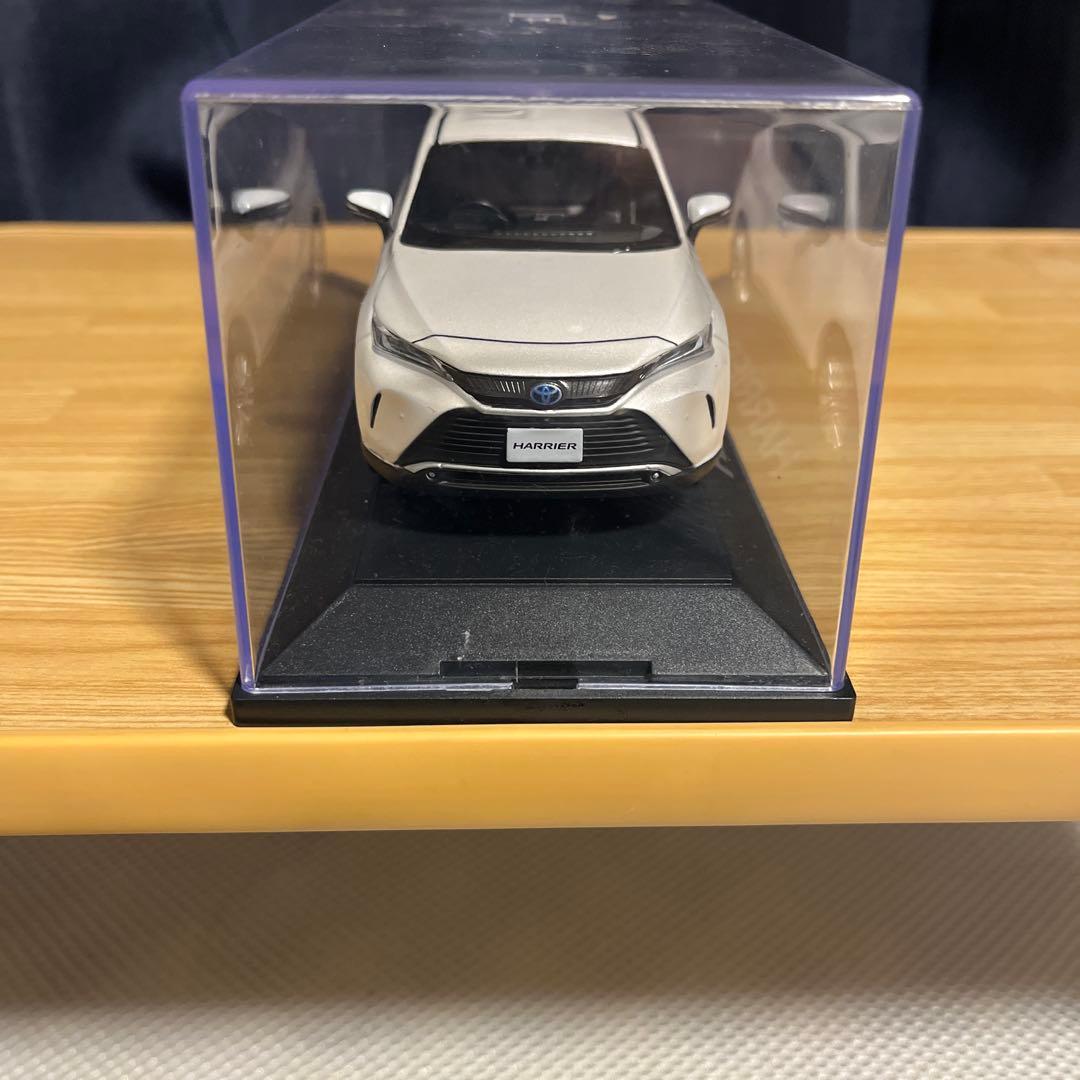 ☆トヨタ ハリアー80 ホワイトパールクリスタルシャイン カラー