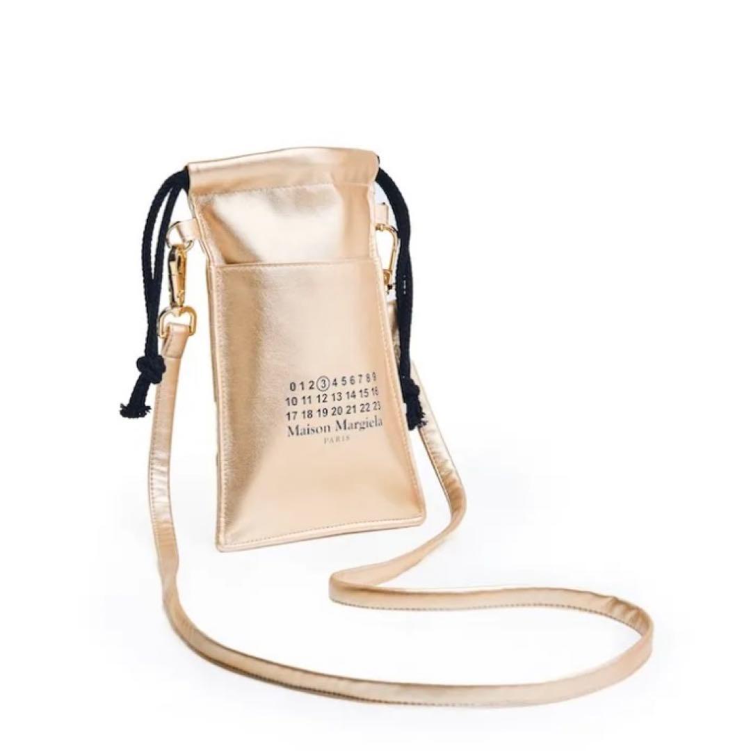 メゾンマルジェラ ホリデーノベルティ ストラップポーチ メゾンマルジェラ ホリデーノベルティ ストラップポーチ - メルカリ