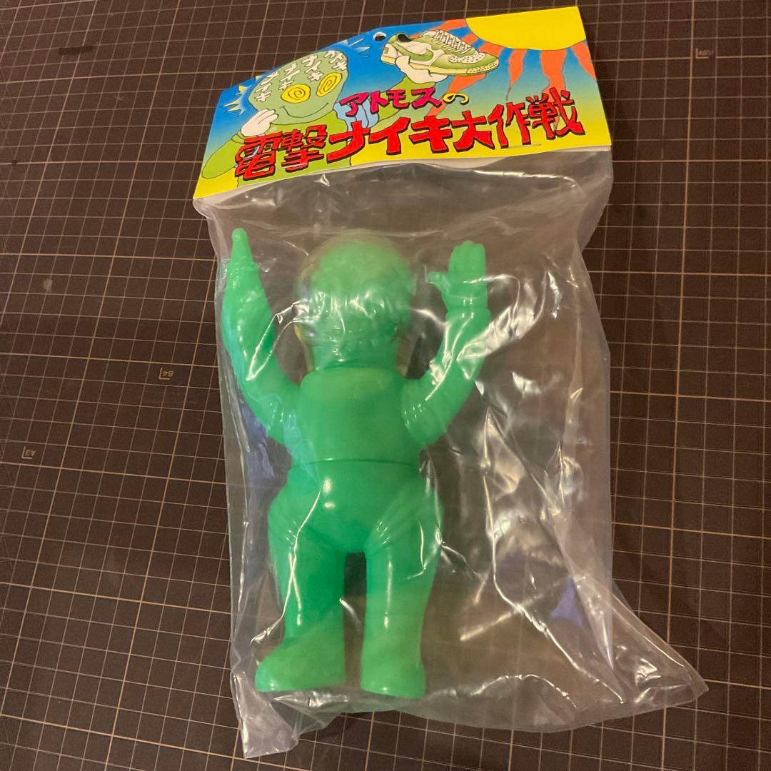 新品 未開封　ナイキ　アトモス　電撃ナイキ大作戦　ソフビ　蓄光　日本製　非売品 アトモスの電撃ナイキ大作戦！ 暗闇で光る「ターミネーター」と