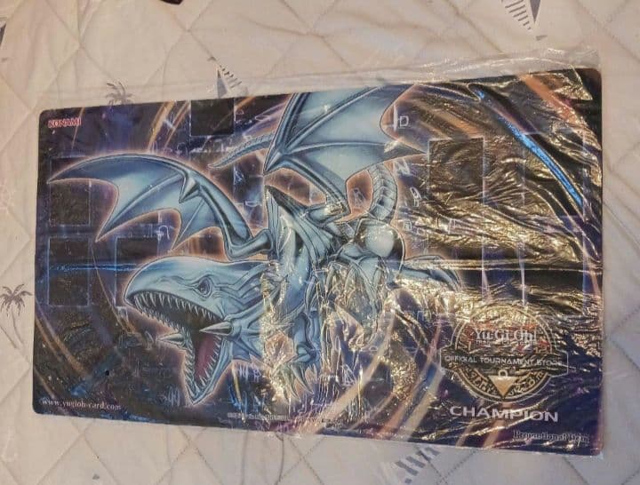 心宿りし青眼竜 公式 プレイマット 新品未開封
