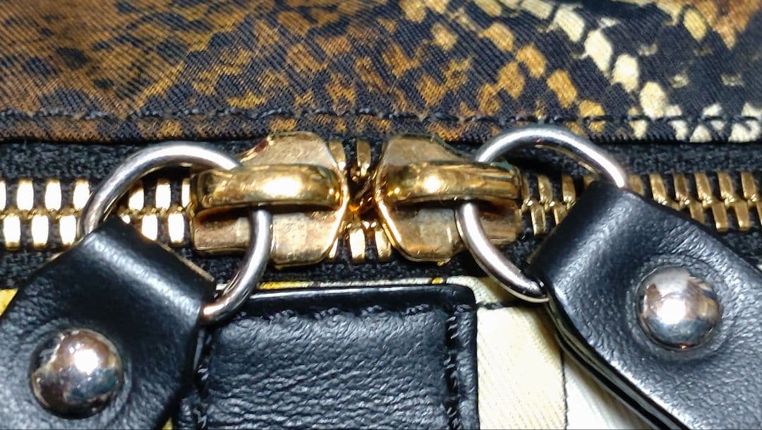 Hide 即決交渉可 24h以内発送様 VERSACE ボディバッグ