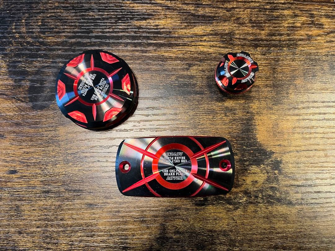 【美品】デイトナ マスターシリンダーキャップ+オイルフィラーキャップ