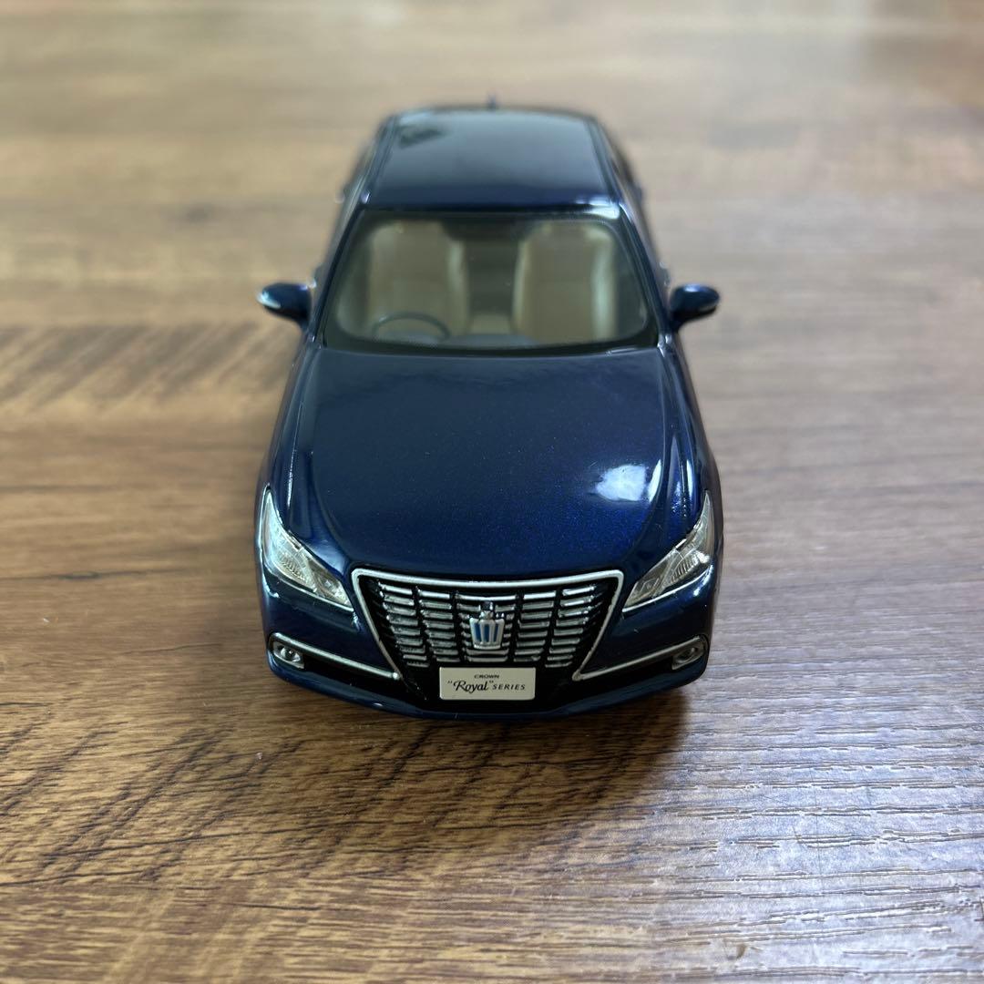 新品 非売品トヨタクラウンロイヤル サルーン 8S6 ダークブルーマイカ