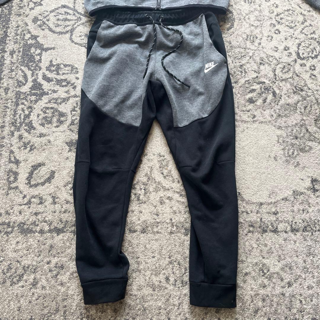 美品Nike 上下セットアップテックフリース黒グレー Mサイズ - メルカリ