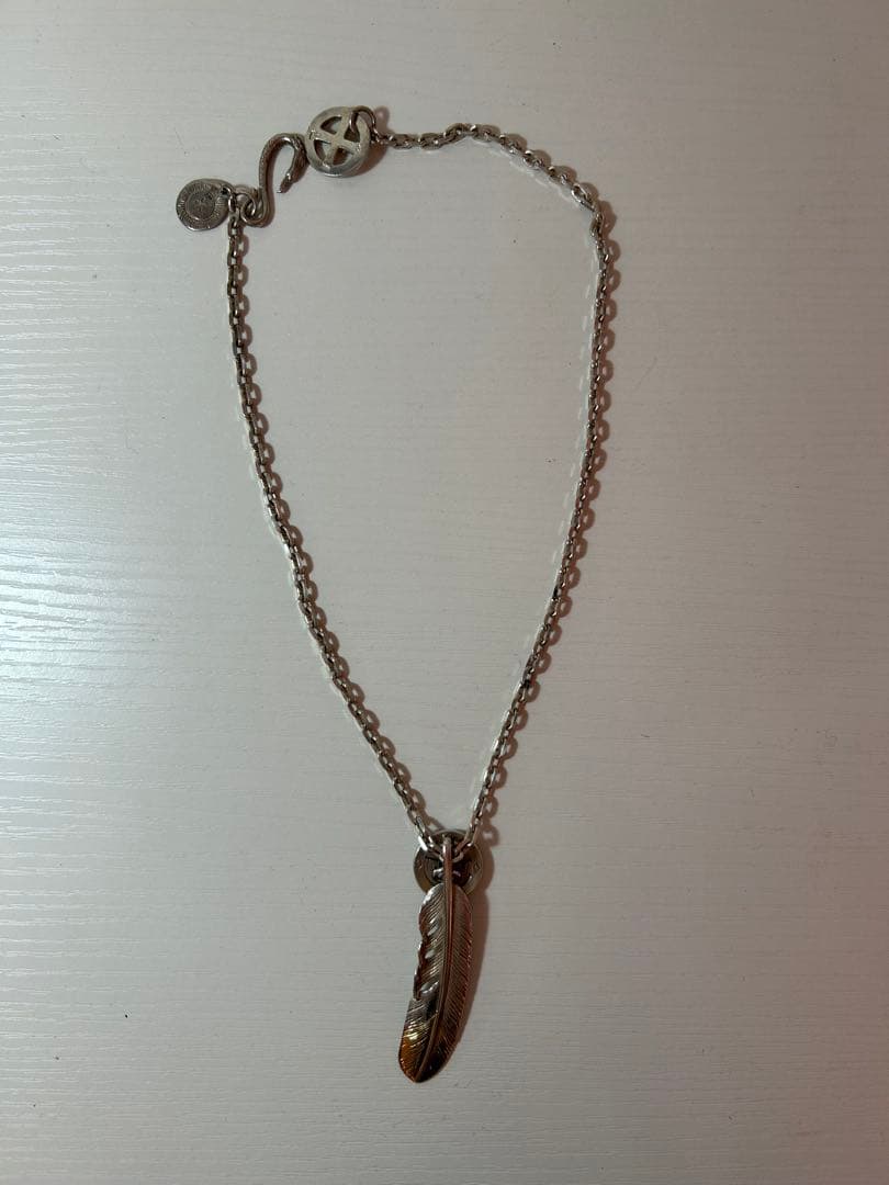 TADY&KING（タディアンドキング）のフェザーネックレスです。