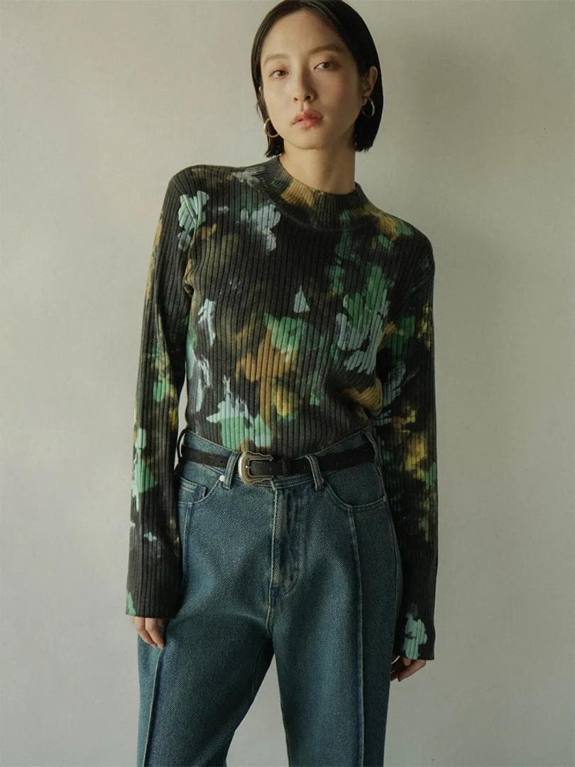 【新品タグ付・今季完売品】RADIATE ボタニカルデザインリブニットトップス