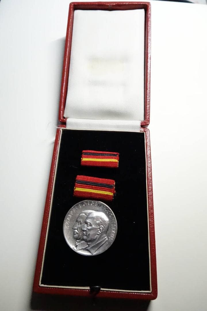 1933-1945　反ファシズム闘争者メダル 東ドイツ　略綬・ケースつき
