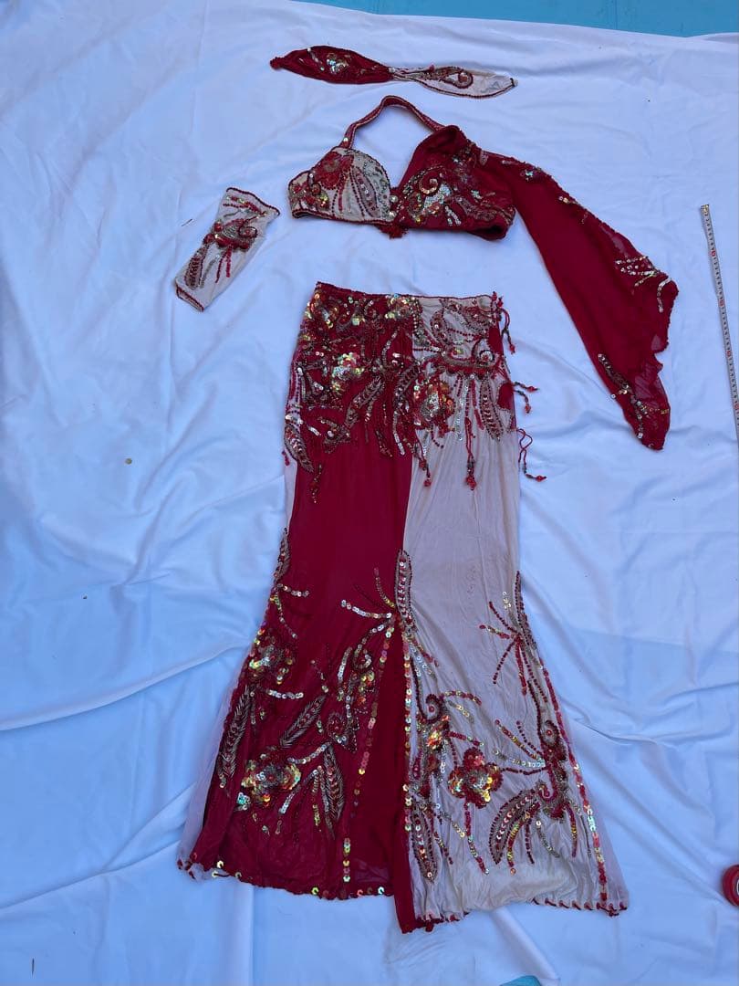 ベリーダンス セットアップ 赤とベージュ 送料無料】 即納 ベリーダンス オリエンタル 衣装 ベリーダンス衣装