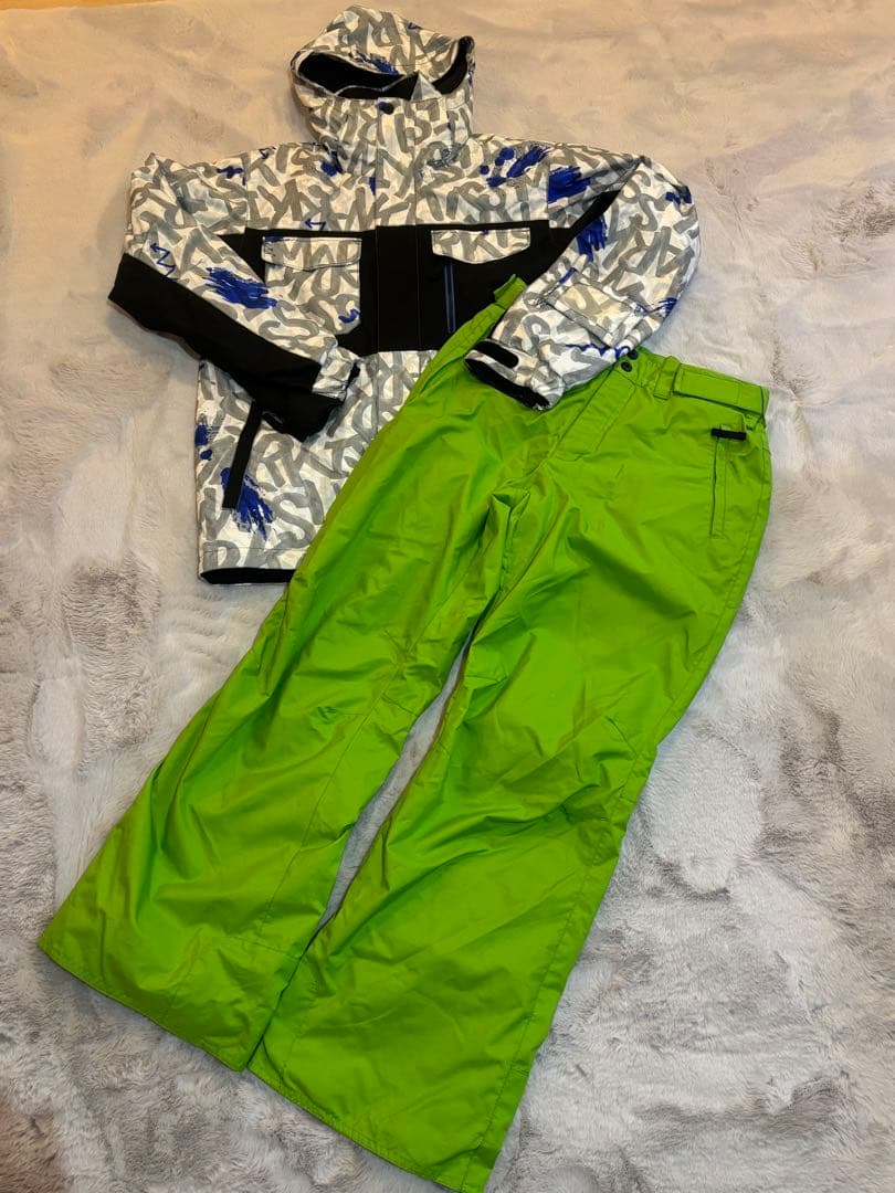 1回着！美品！キスマーク　スノボウェア　上下セット　Ｌ　kissmark kissmark（キスマーク） レディース スノーボード ジャケット パンツ