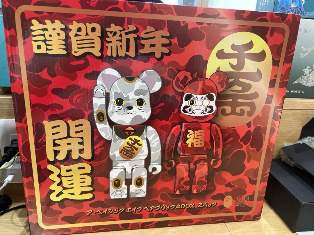 BE@RBRICK × A BATHING APE® × 招き猫・だるま BE@RBRICK MANEKINEKO DARUMA | bape.com