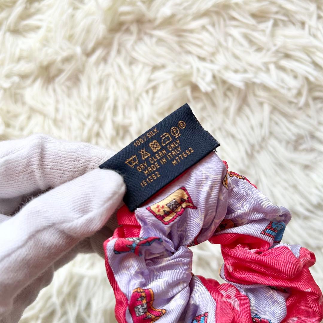 ルイヴィトン シュシュ ミニマル M77692 シルク LVチャーム レッド