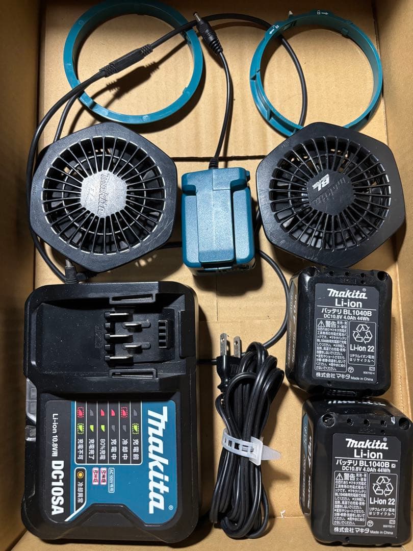 Makita DC10SA 充電器とファンセット　純正バッテリー2個付き