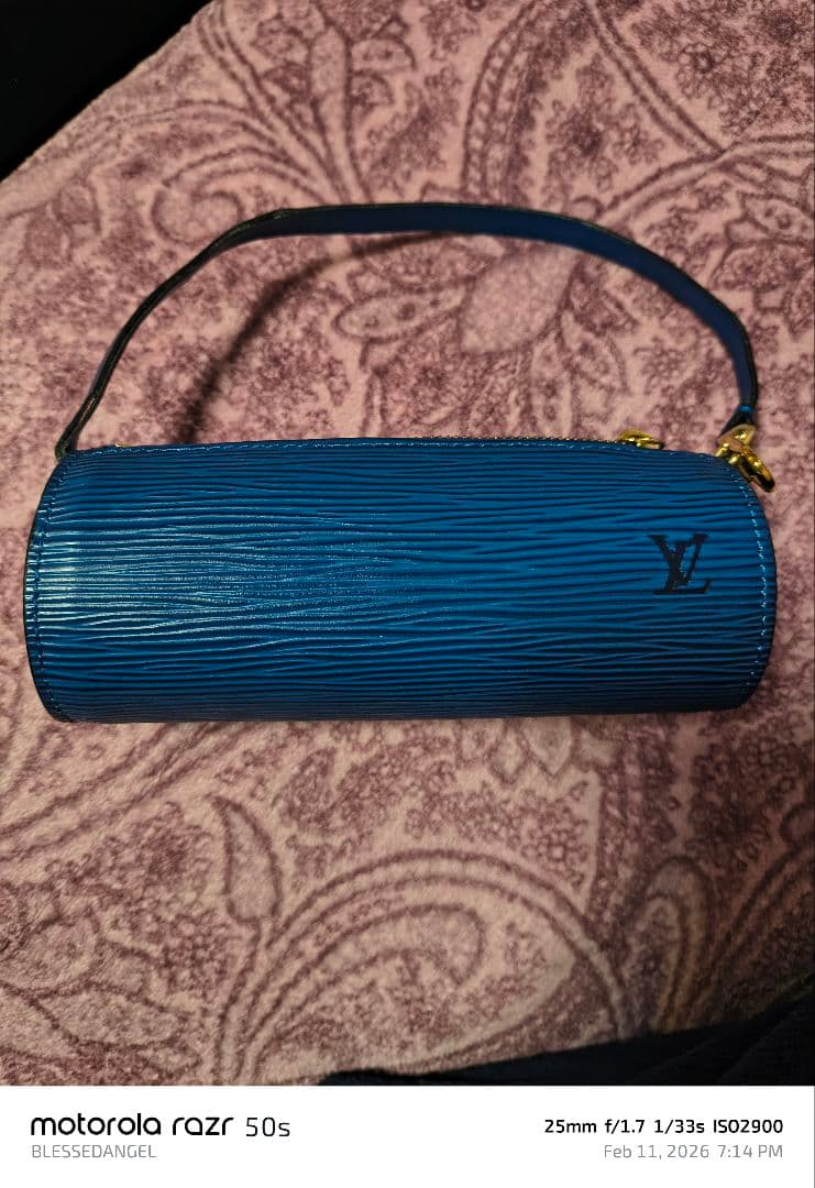 Louis Vuitton エピレザー クラッチバッグ 青