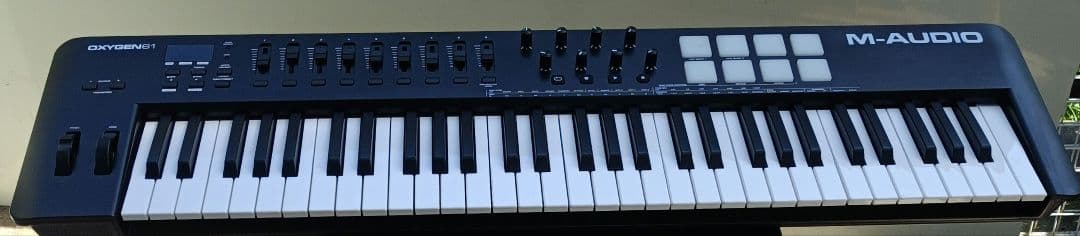 M-Audio Oxygen 61 MIDIキーボード Amazon.com: M-AUDIO Oxygen 61 (MKV) Key USB MIDI Keyboard