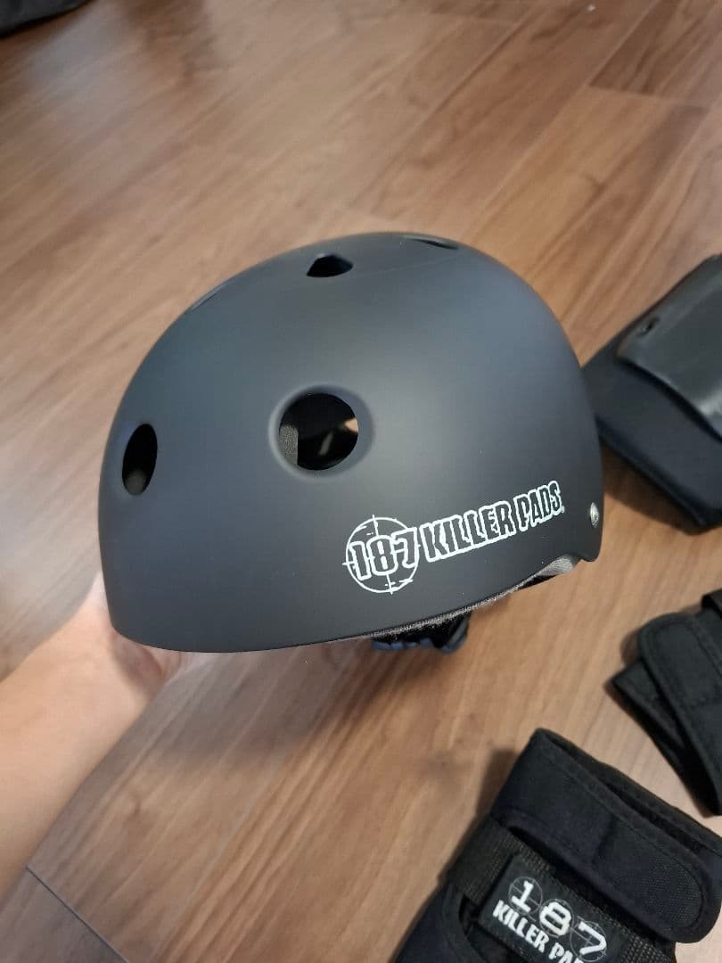 中古 187 KILLER PADS ヘルメットとプロテクターセット - メルカリ