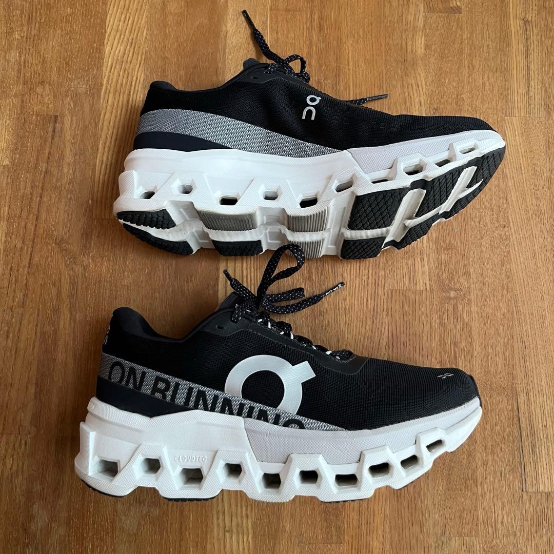 クラウドモンスター2 ON ランニング ブラック 23.5cm