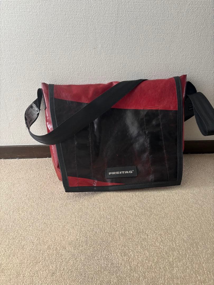 FREITAG メッセンジャーバッグ 赤/黒