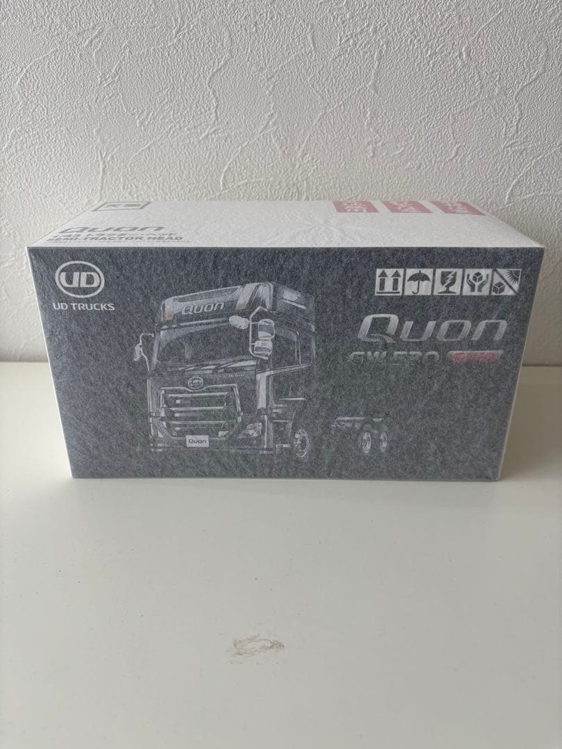 UD TRUCKS Quon 1/43 セミトラクターヘッド