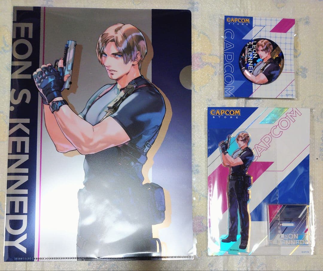 レオン クリアファイル 缶バッジ アクスタ カプコンストア 池袋 バイオハザード