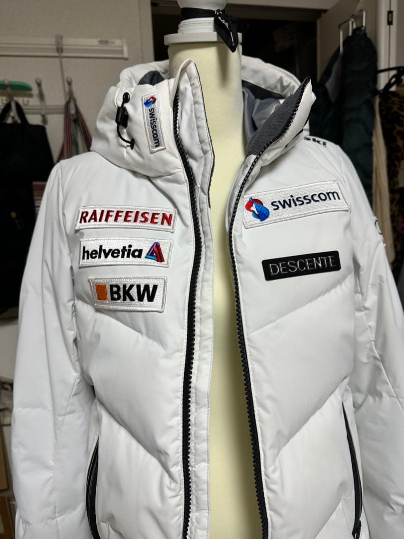 正美品DESCENTE ホワイト スキーウェアダウン