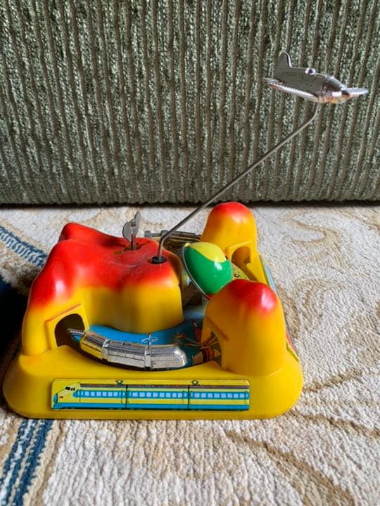 リンリン遊園地。ブリキおもちゃ。新幹線。機関車。飛行機。貴重。インテリア。