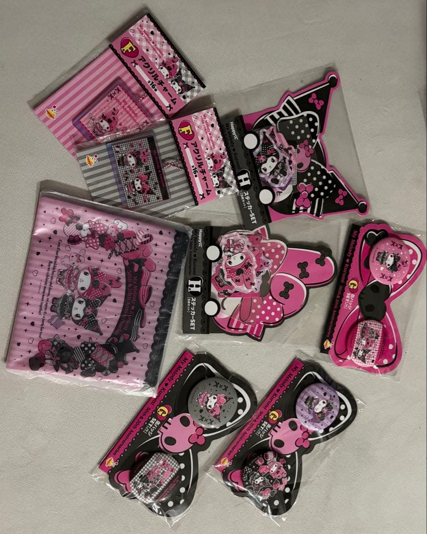 マイメロ クロミシール・缶バッジ・ポーチ・アクリルチャームの8点セット