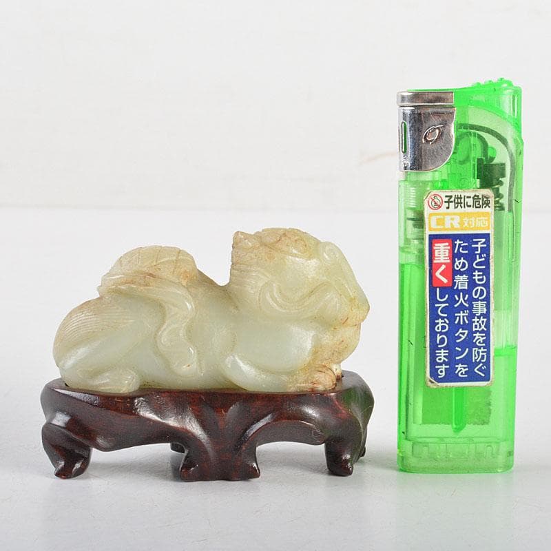 中国 玉石彫刻 神獣 紙鎮 置物 唐木台付 C R5462
