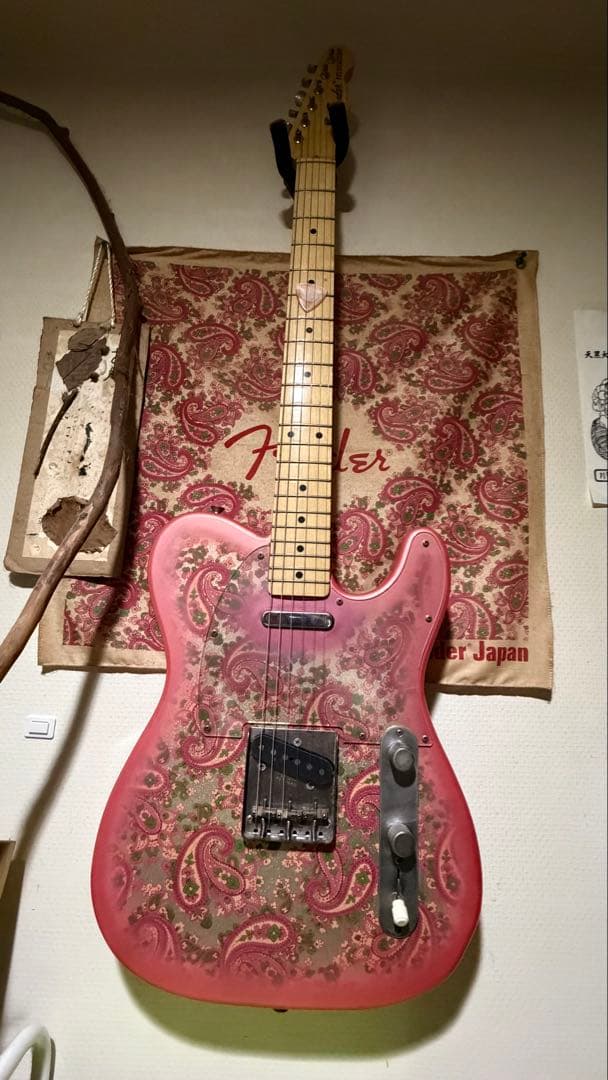 ペイズリー模様のピンクTelecaster Fender(TM) Telecaster(TM) - Pink Paisley Miniature Guitar Replica