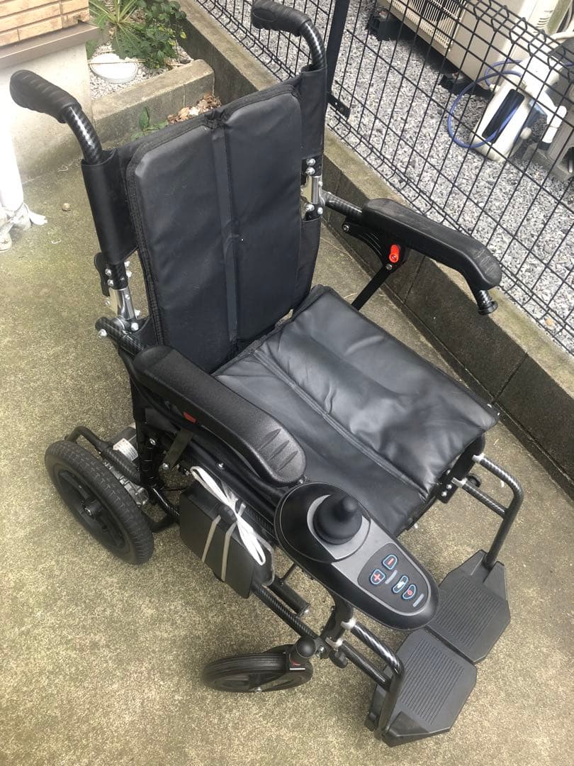 電動車椅子 黒 取り外し可能バッテリー