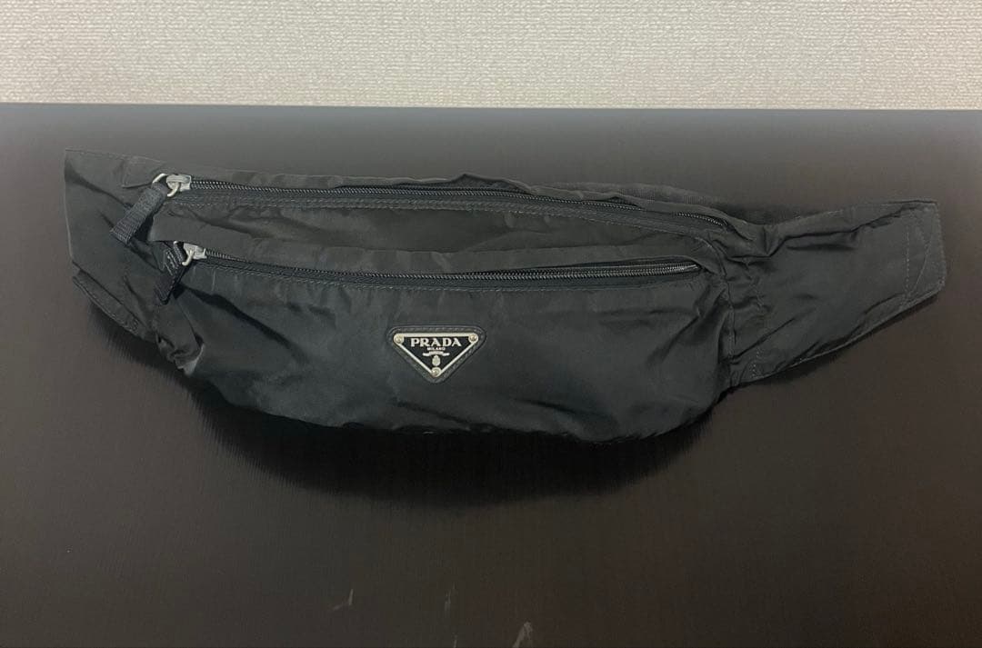 プラダ　トライアングルロゴ　ウエストポーチ　ナイロン　ブラック
