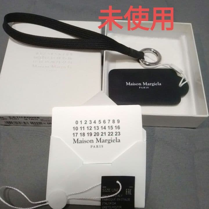 メゾンマルジェラ 4ステッチデザインのキーリング。