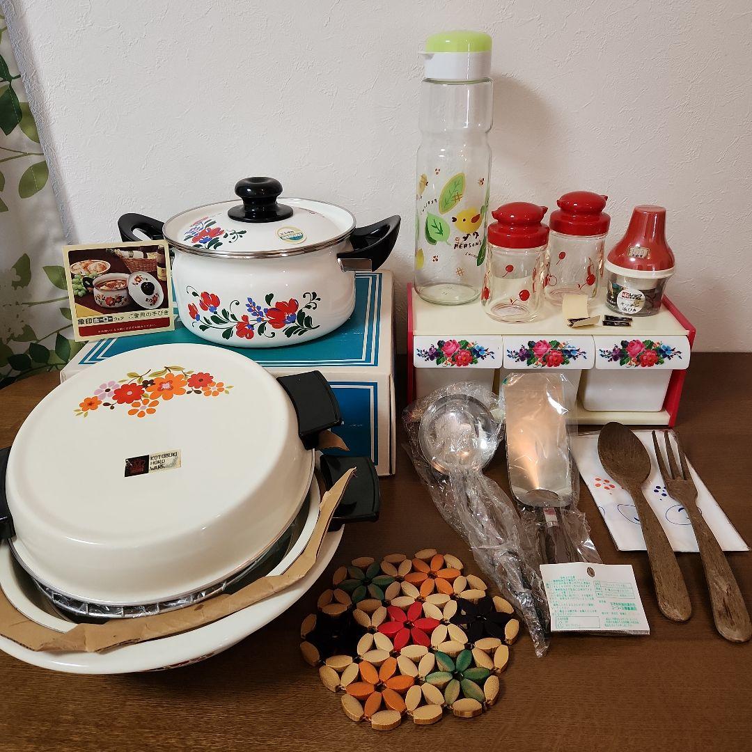 可愛らしい昭和レトロ花柄キッチンセット