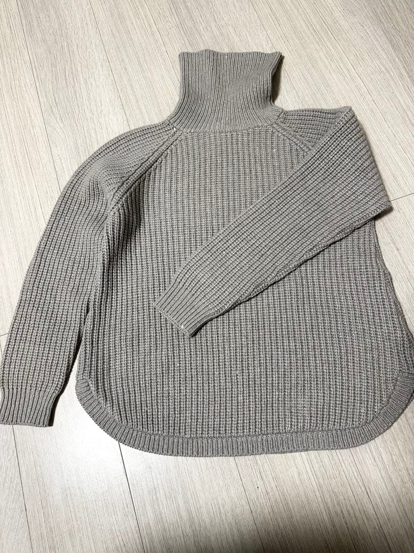 ブルネロクチネリ　キラキラスパンコール　グレー ハイネック セーター