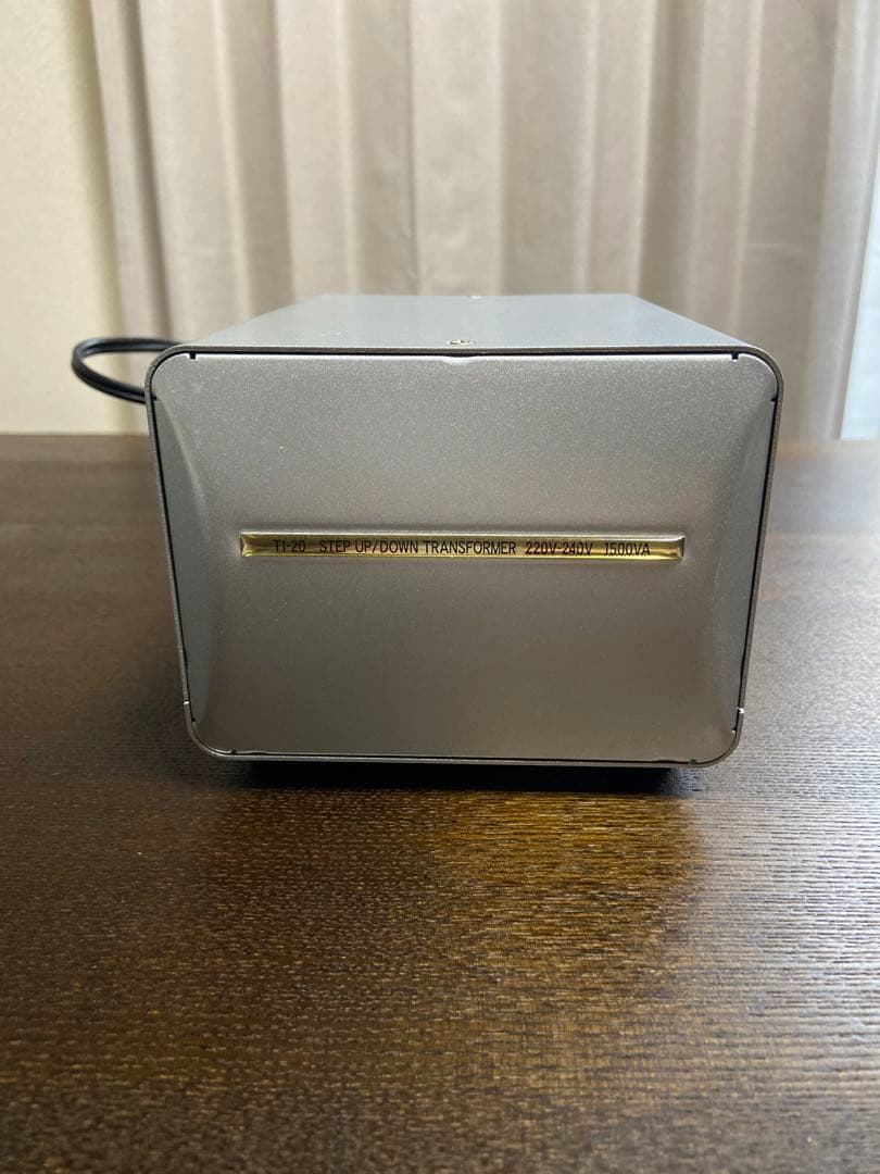 変圧器 カシムラ1500VAステップアップ・ダウン