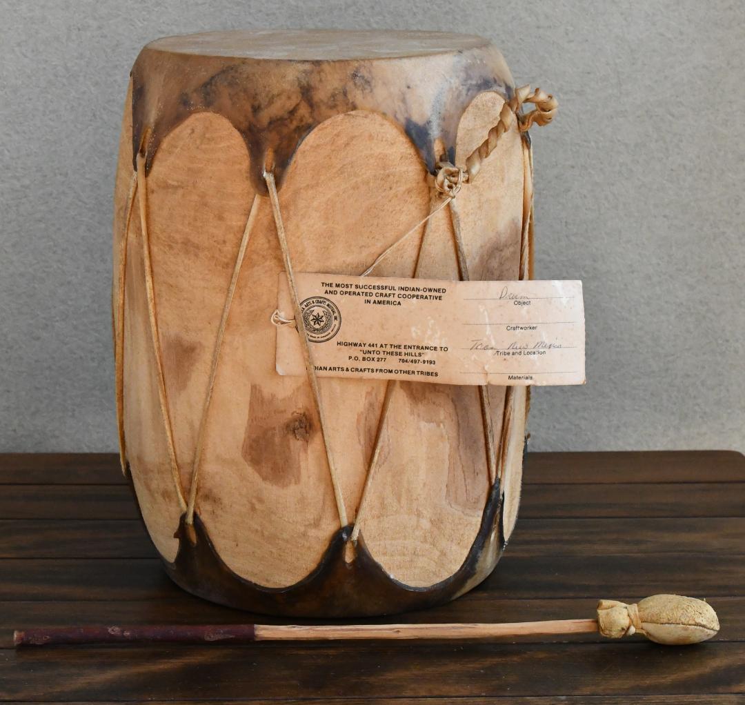 アメリカインディアンの木製鼓 バチ付き