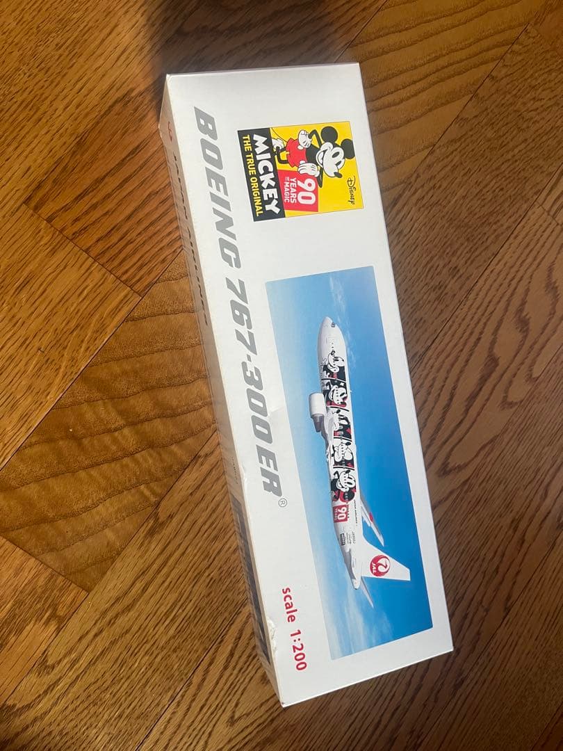 JAL 1/200 ミッキーマウス90周年BOEING 767-300ER JAL、ミッキーマウスのスクリーンデビュー90周年記念特別塗装機を