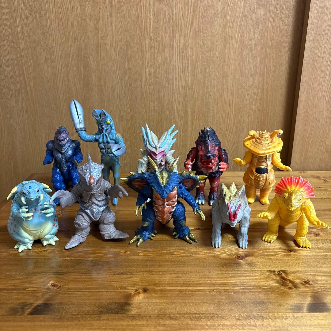 バンダイ ウルトラ怪獣シリーズ ソフビ 10体セットまとめ売り - メルカリ
