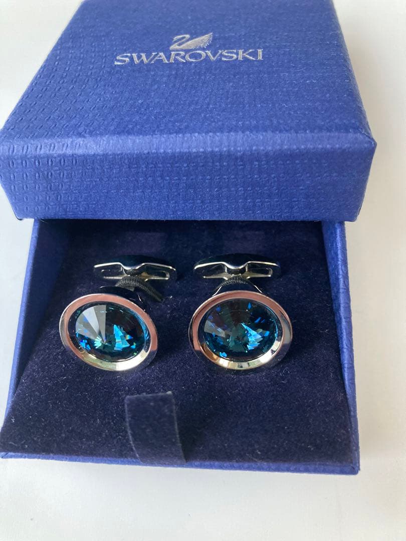 すき透る輝き！Swarovski 青いクリスタル カフスボタン すき透る輝き！Swarovski 青いクリスタル カフスボタン