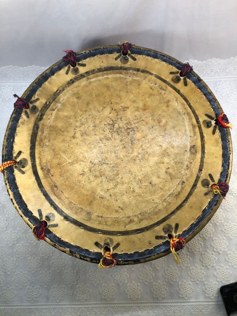 中型和太鼓 伝統的な編み込み装飾