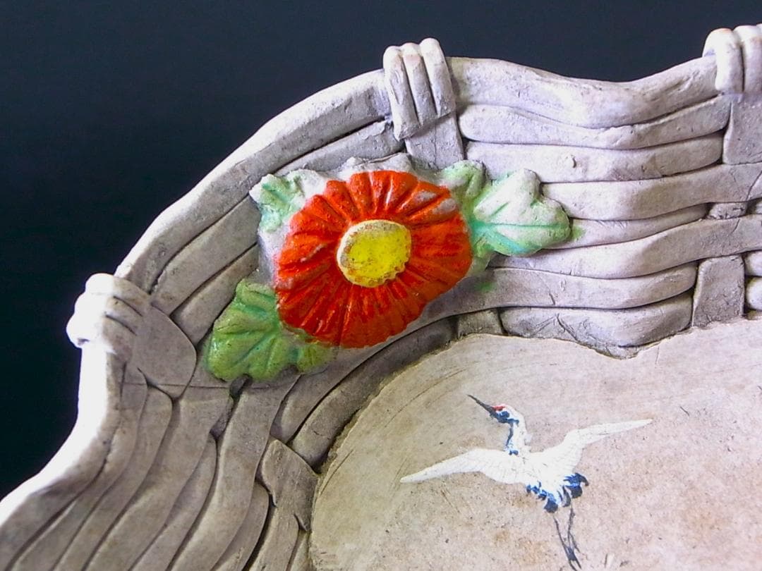 E919 】 素晴らしき超名品 明治期萬古焼上手作品 陽刻番の鶴文飾り