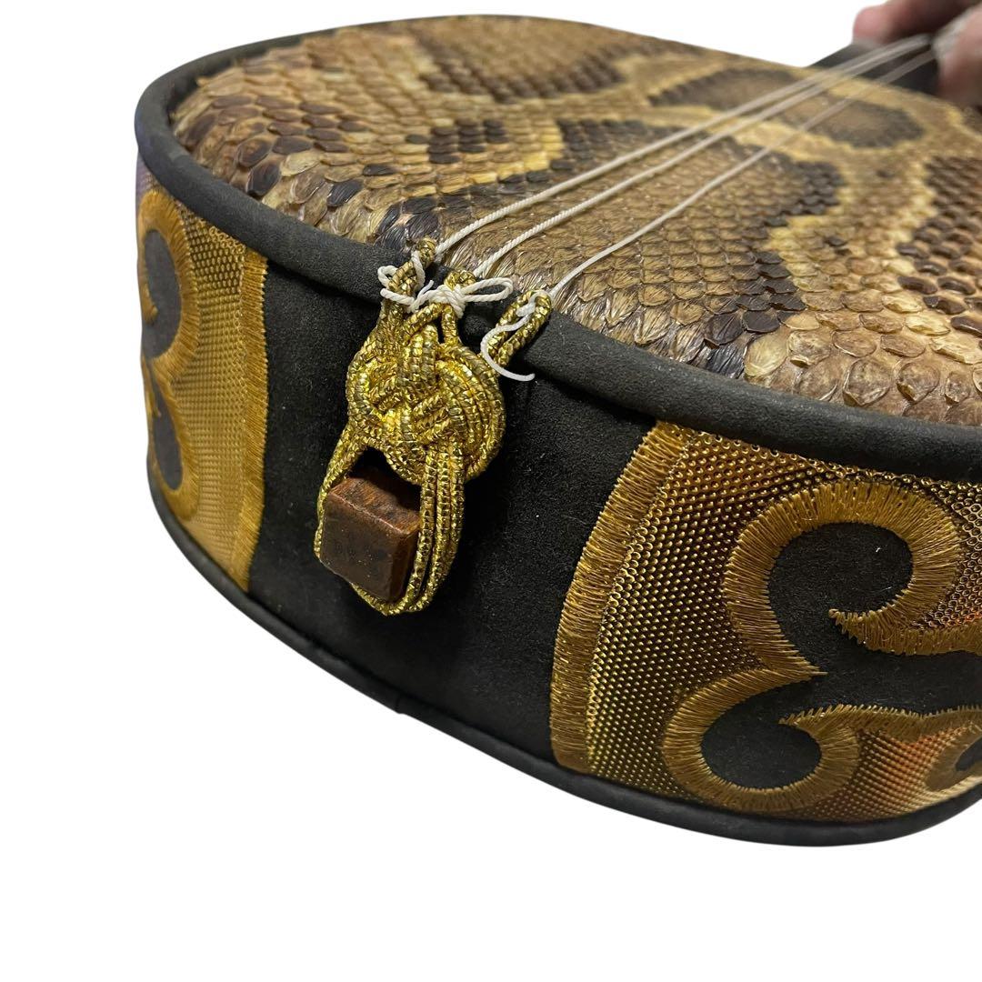 ジャンク】三線 本蛇皮 ソフトケース付き 破れ有り 沖縄 - メルカリ