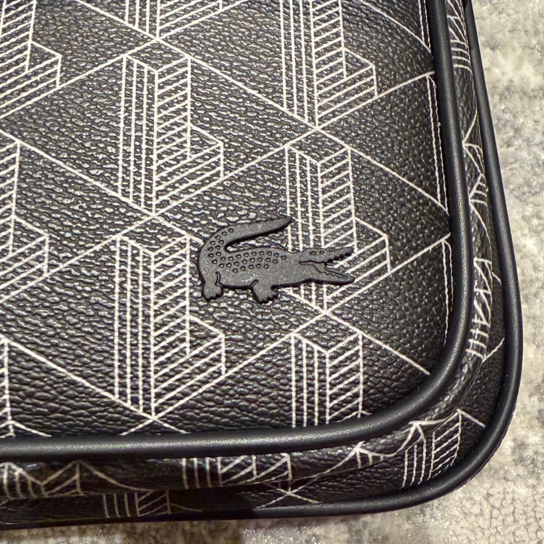 【超美品】新品　LACOSTE 幾何学模様 ショルダーバッグ《保存袋付き》