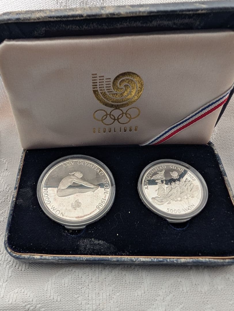1988年 ソウルオリンピック 記念銀貨 2種セット（ケース傷みあり・明細書付） 1988年 ソウルオリンピック 記念銀貨 2種セット（ケース傷みあり・明細
