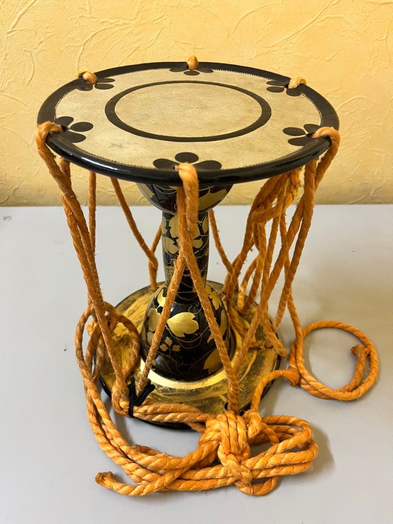 蒔絵締太鼓 漆塗り 和楽器 装飾用 インテリア 和風 小鼓 置物 漆塗り 金装飾 楽天市場】締太鼓【蒔絵胴】バチ＆不性台＆ケース付き TST 和楽器/和