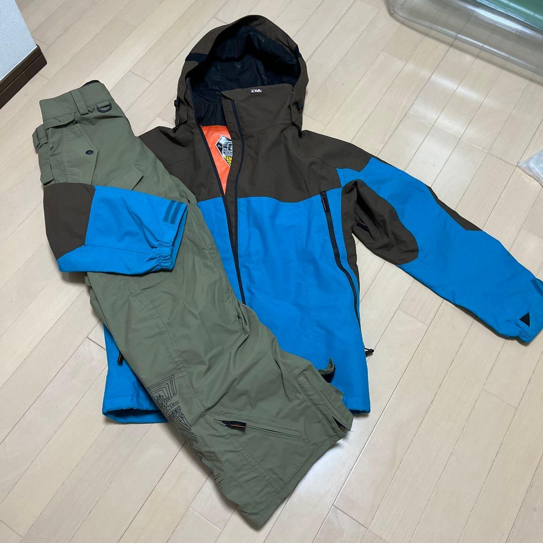 volcomボルコム　スノーボードウェア 上下セット　Mサイズ　バートン