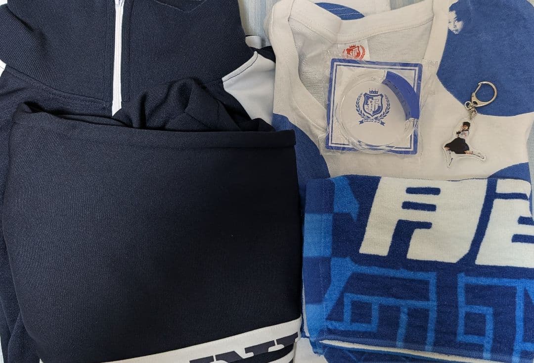 新しい学校のリーダーズ　シャツXXL・上下ジャージXL・タオル・光るリストバンド